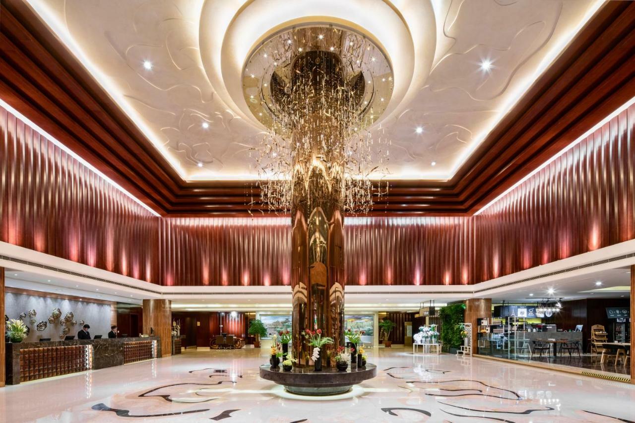 Golden Eagle Summit Hotel Куньмин Экстерьер фото
